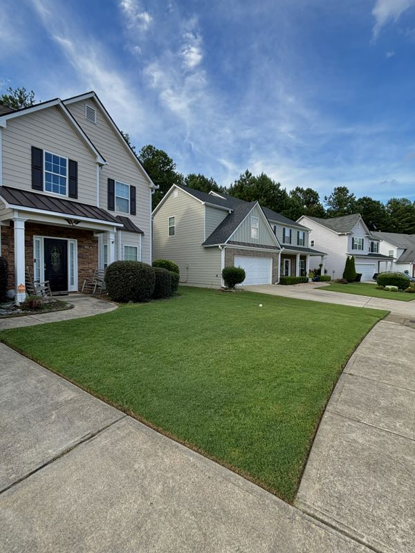 Lawn maintenance in Kennesaw